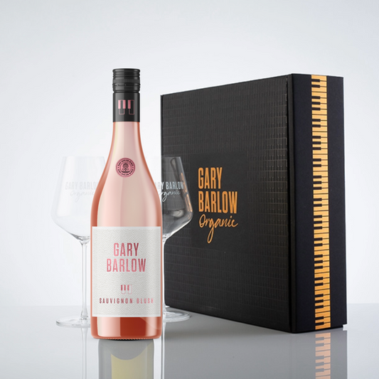 Gary Barlow Sauvignon Blush Gift Set, featuring a bottle of Sauvignon Blush, two elegant wine glasses, and a stylish piano-themed gift box.